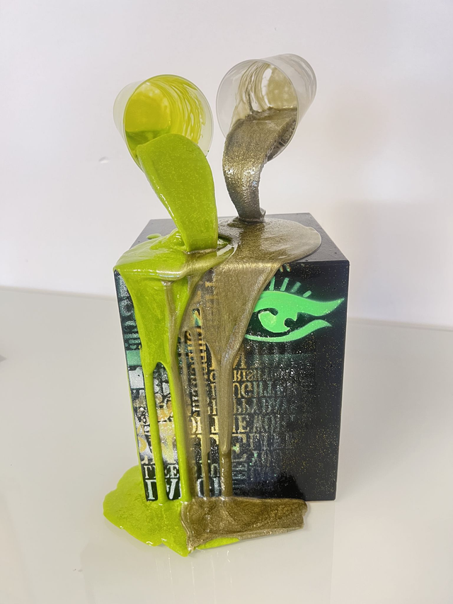 Kunstwerk, schwebende Becher